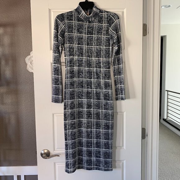 La Ropas Dresses & Skirts - La Ropas Long Sleeve Plaid Midi Dress